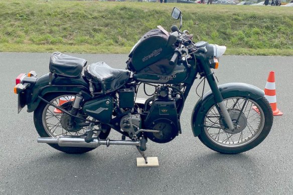 Begegnung am Mikrofon: Enfield Diesel Taurus
