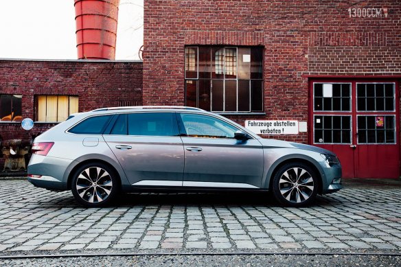 Test: Škoda Superb Combi Laurin & Klement (220 PS) – chic, smart und riesig
