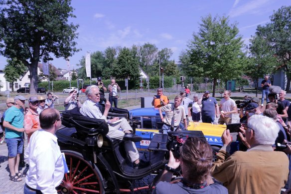Im Benz Patent-Motorwagen Victoria von 1894 wird auch Walter Röhrl zum „Fahrschüler“!