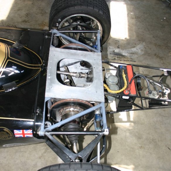 Unter das Karosseriekleid des Lotus 72 geschaut …