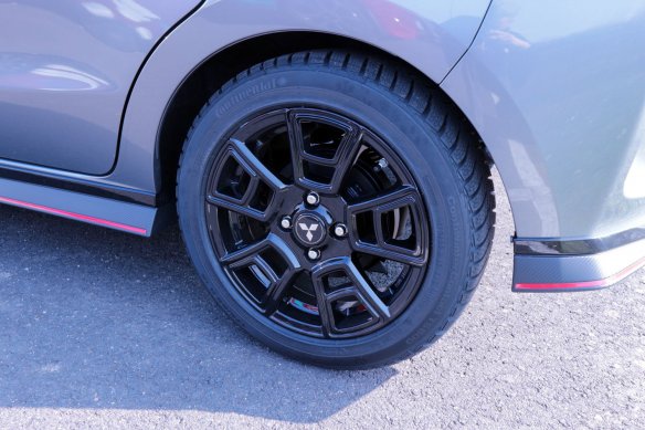 Tom Schwede und der Mitsubishi Space Star des Modelljahrs 2022