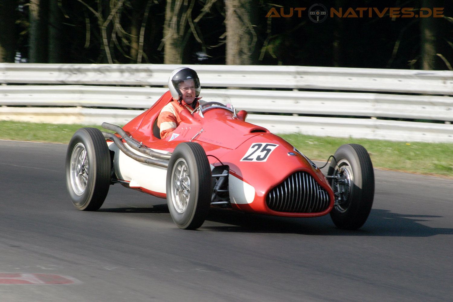 Formel 2 Rennwagen des Typs Veritas Meteor auf der Nordschleife des Nürburgrings.