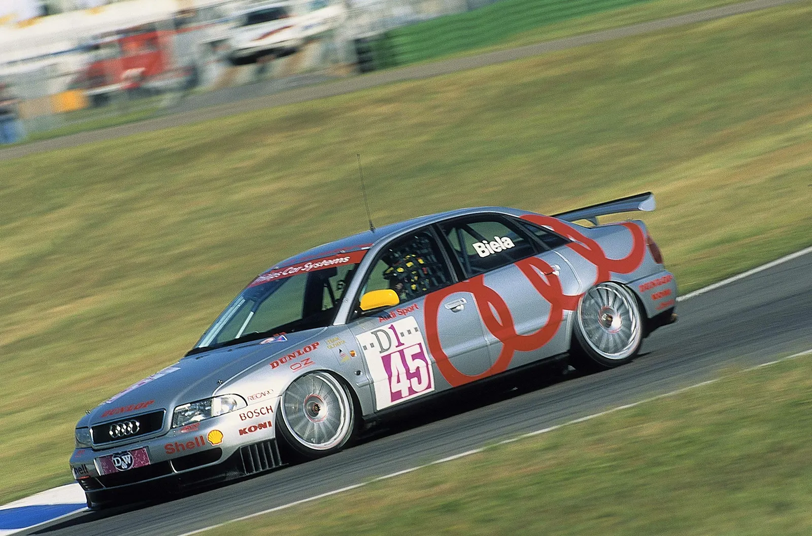 Frank Biela, hier bei einem Rennen der STW, gewann 1995 mit dem Audi A4 Quattro den Tourenwagen-Weltcup (Foto: Audi)