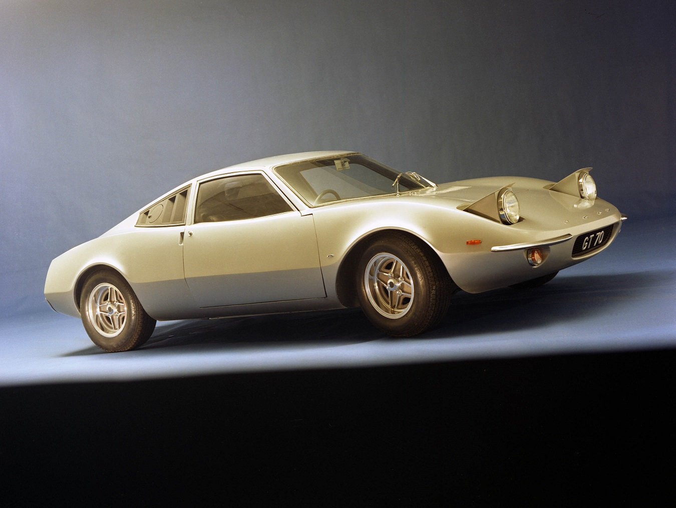 Titelbild zum Artikel:19. Januar 1970 – Ford präsentiert in Brüssel den Ford GT70 