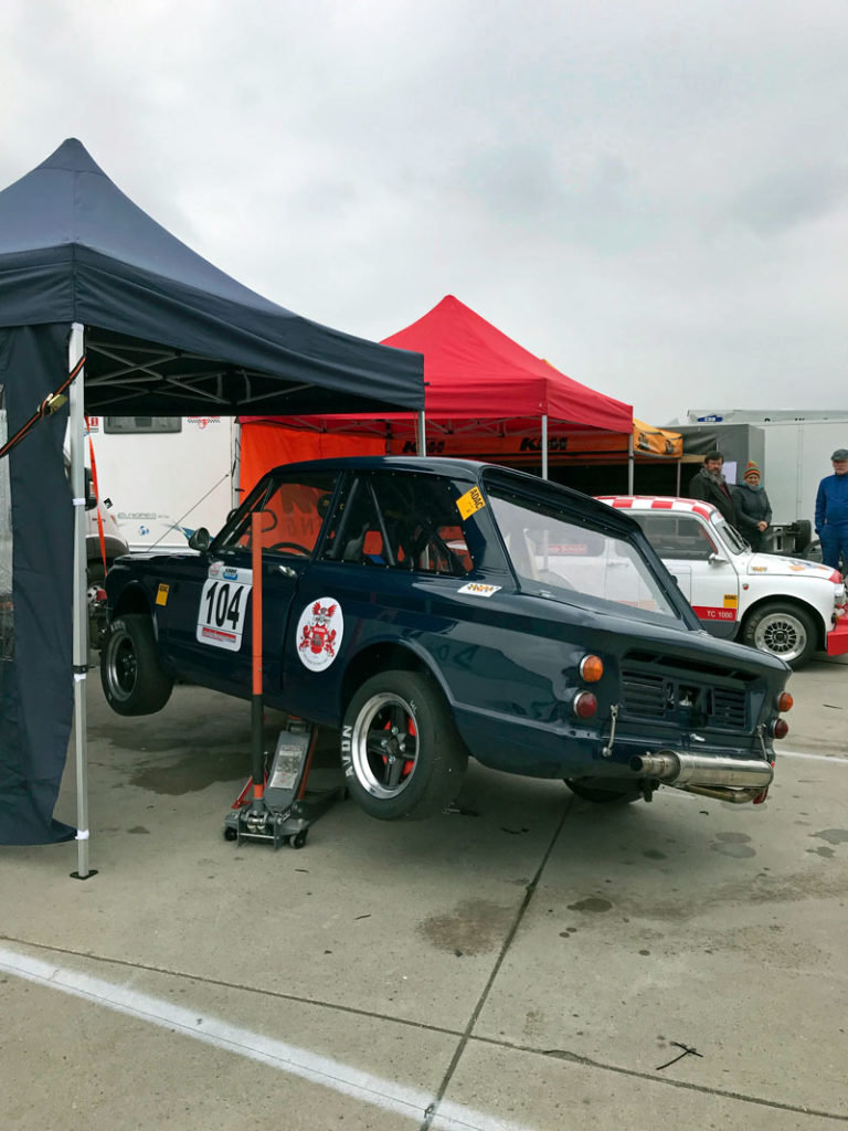 Hillman Imp beim Saisonauftakt im Kampf der Zwerge