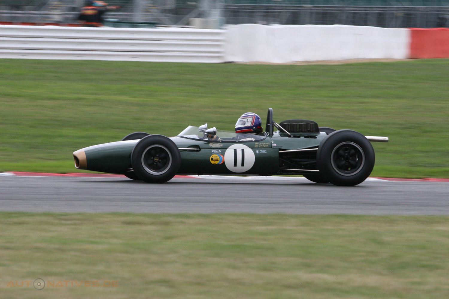 Der Brabham BT11 war ursprünglich nur die Kundenversion des Brabham BT7. Doch bald setzte auch Brabham dem BT11 ein.