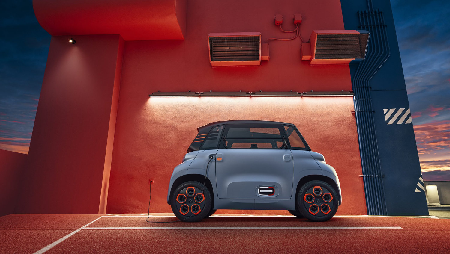 Citroën Ami an der Strippe.