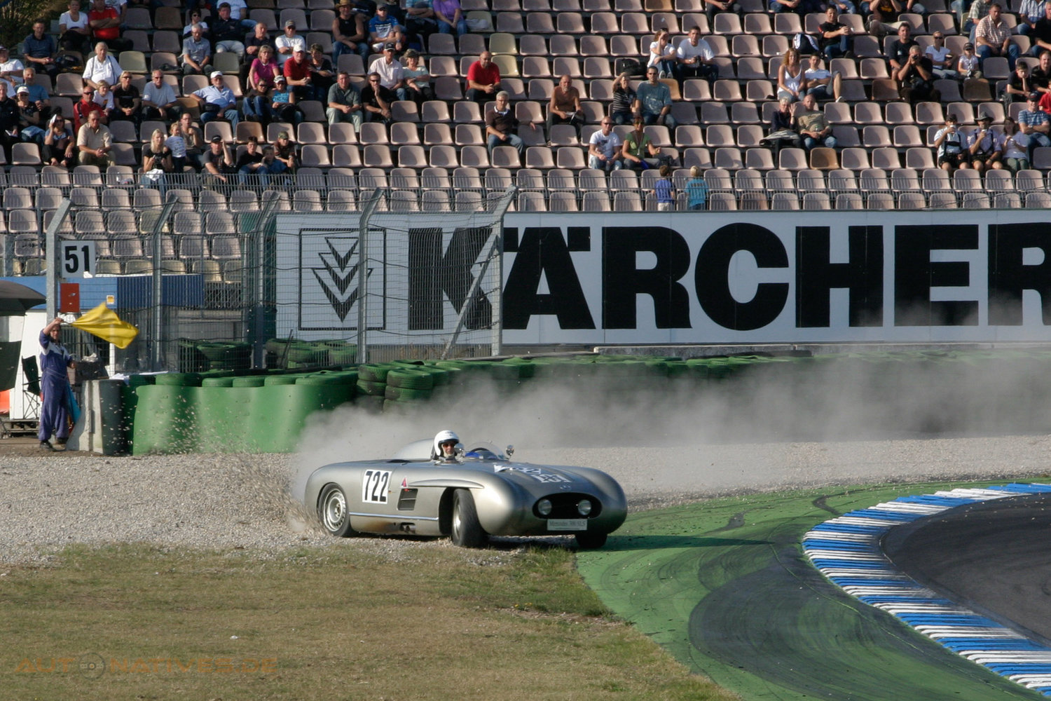 Mercedes-Benz 300SL im Kiesbett – passt irgendwie zum Duell Mercedes gegen BMW im ZDF