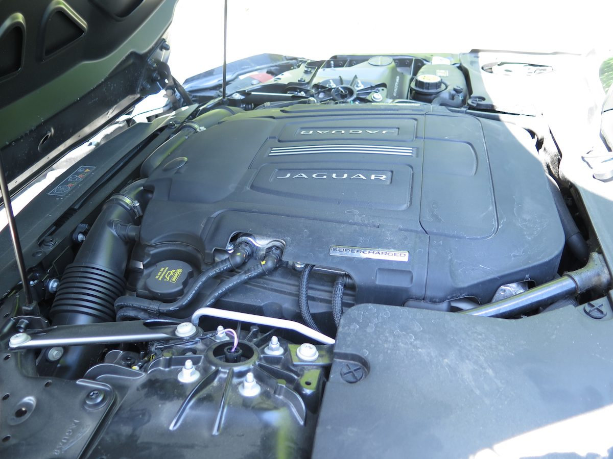 V8 im Jaguar F-Type R Coupé