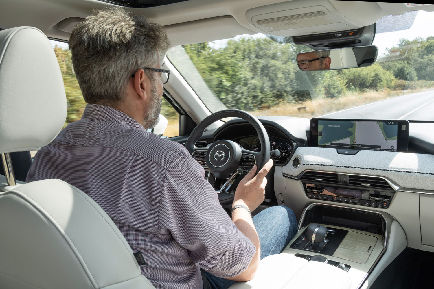 Tom Schwede unterwegs im neuen Mazda CX-60 e-Skyactiv PHEV