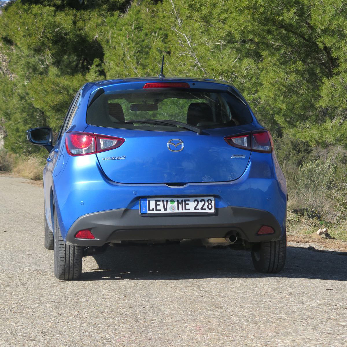 Heckansicht des Mazda2, Modelljahr 2015