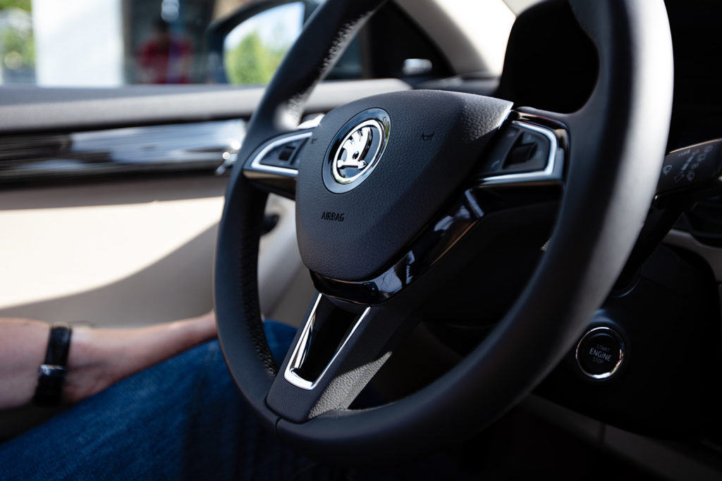 Lenkrad des Skoda Octavia Combi 1.5 TSI ACT