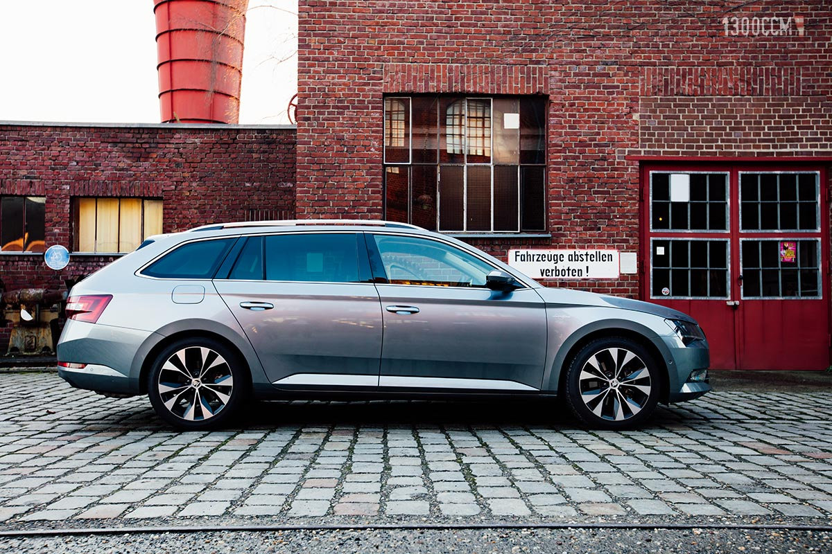 Der Škoda Superb Combi ist ein Gigant