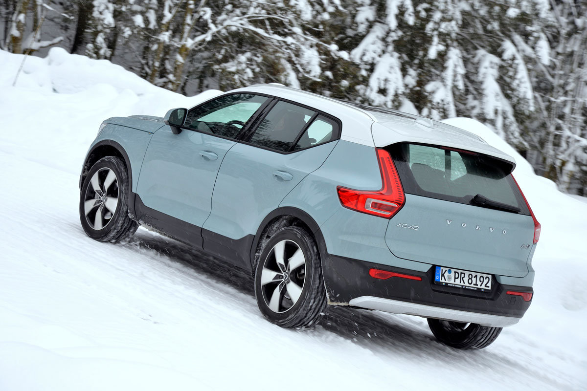 Dank des Off-Road-Mous meistert der Volvo XC40 D4 AWD auch das Anfahren am Berg.