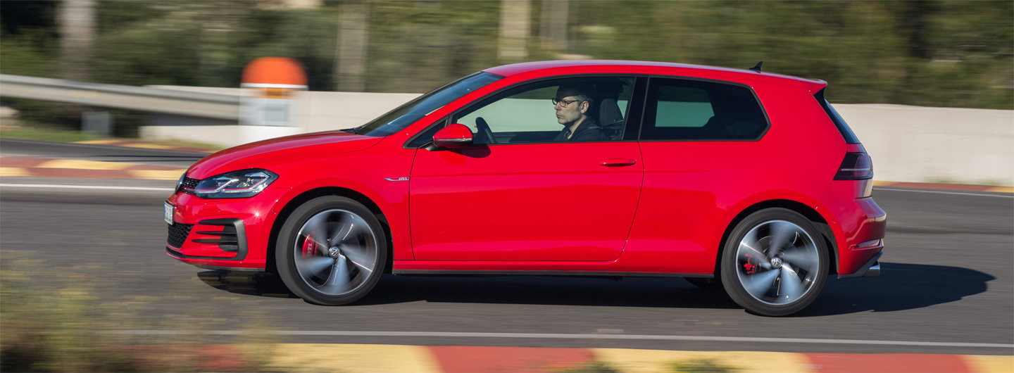 Titelbild zum Artikel:Test: Wie fährt sich der 245 PS starke Volkswagen Golf 7 GTI Performance (2017)?