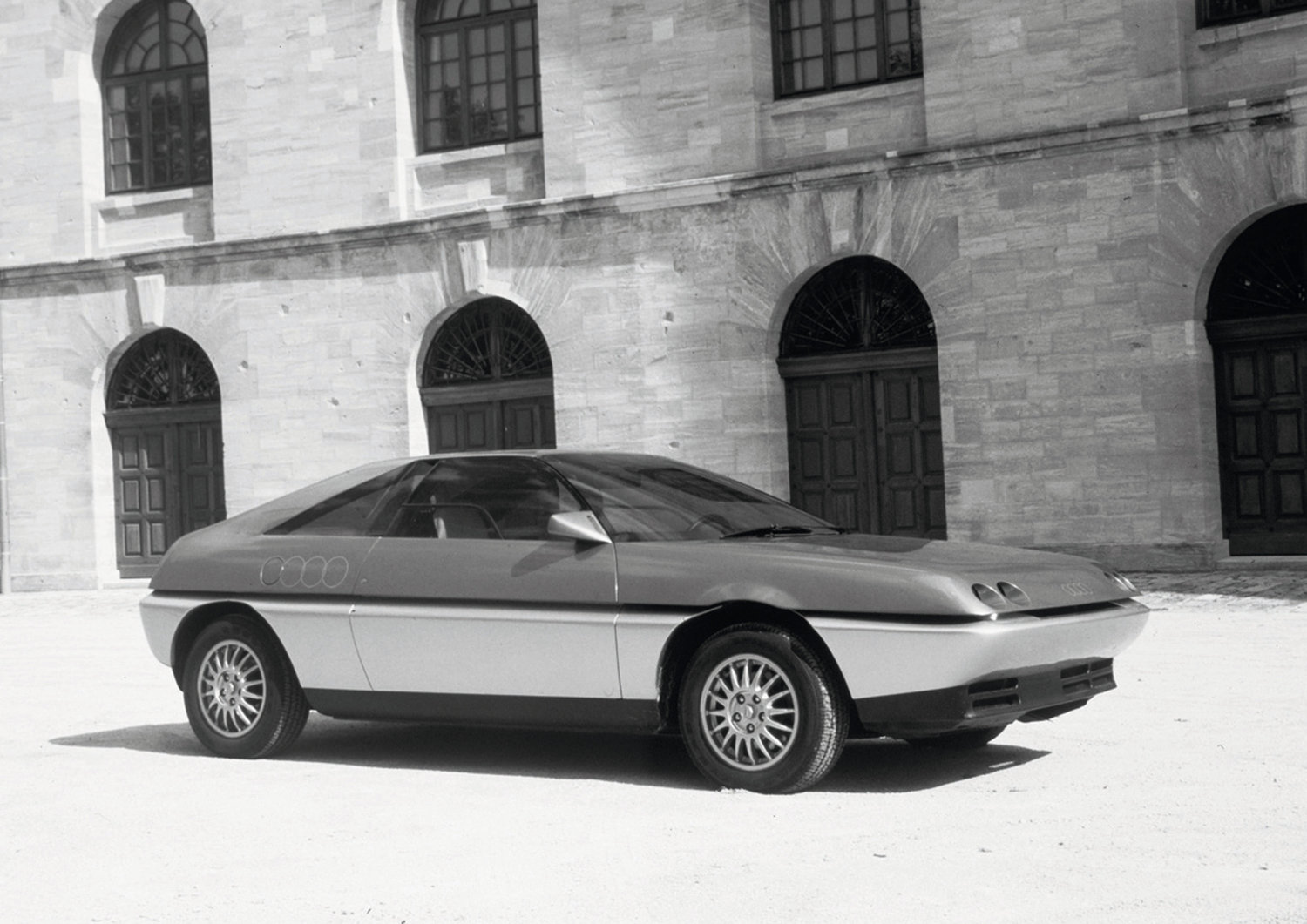 Pininfarina Quartz: Seitenansicht des Audi Quartz Concept