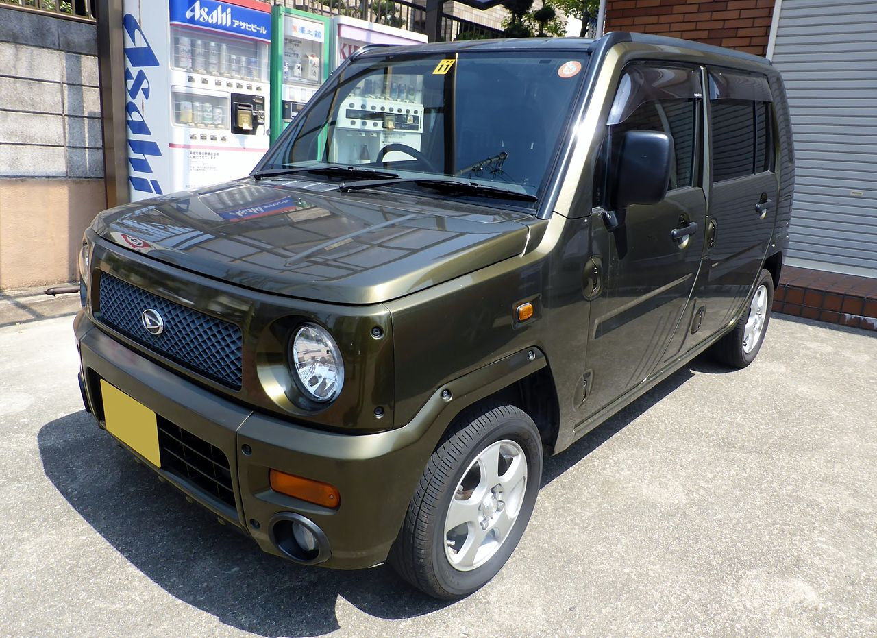 Titelbild zum Artikel:Daihatsu Naked – wer ist schon gerne nackt? 