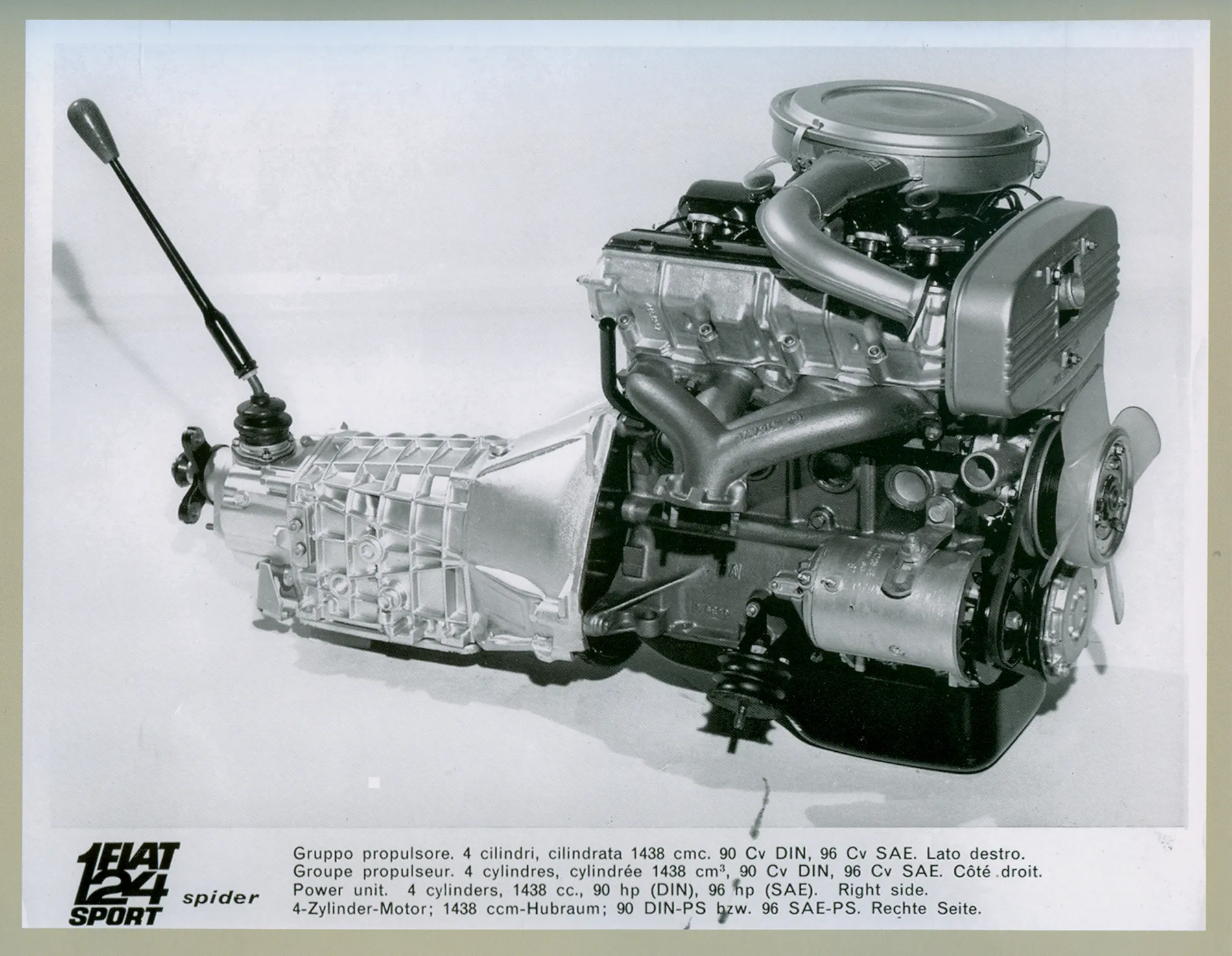 Triebwerk des FIAT 124 Sport Spider