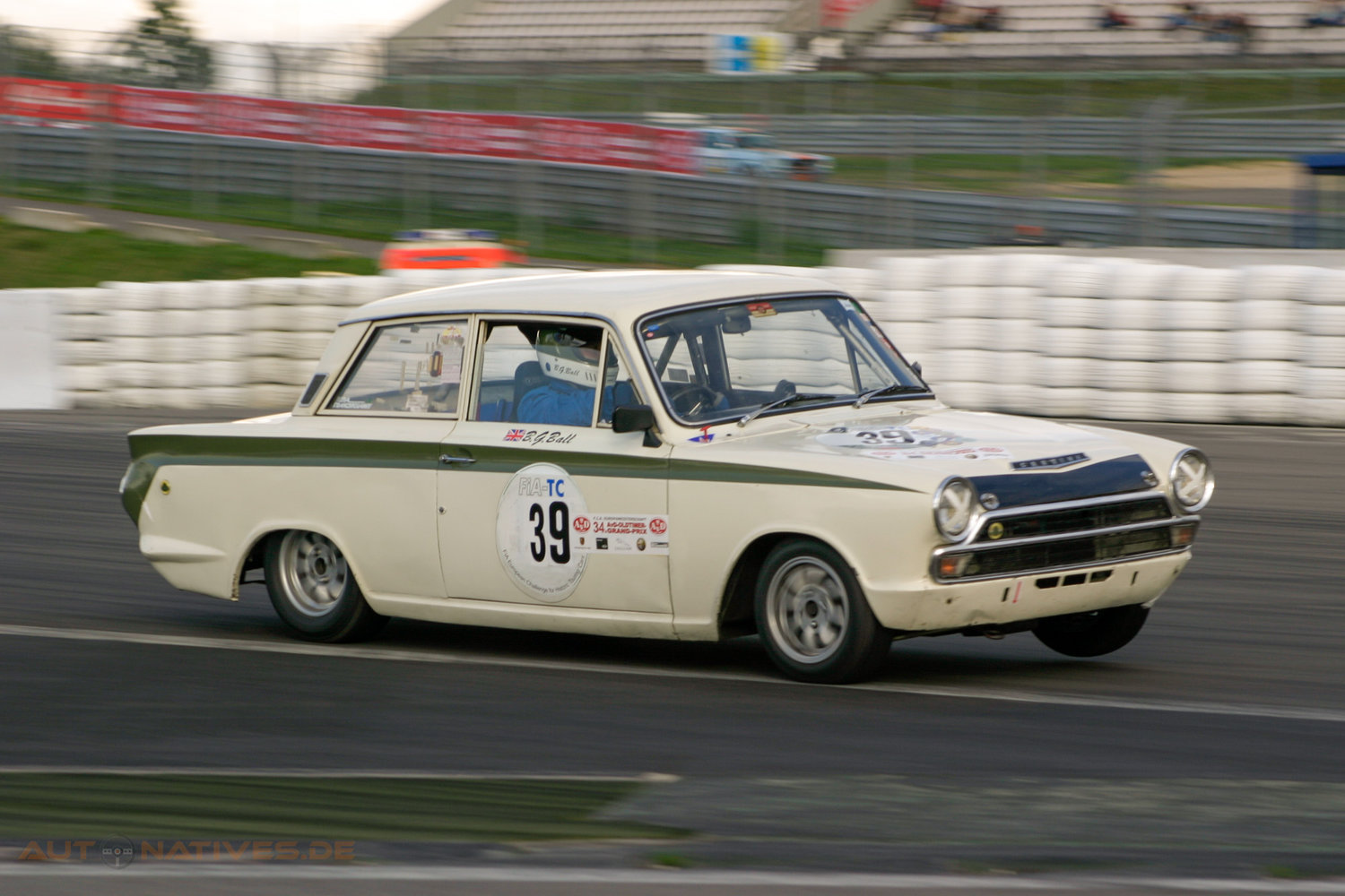 Ford Cortina Lotus beim Einsatz im historischen Motorsport (Foto: Tom Schwede)