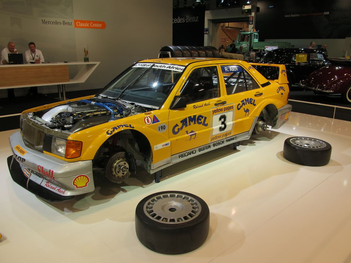 Mit diesem 190 E 2.5-16 Evolution II gewann Roland Asch ein Einladungsrennen in Kyalami in Südafrika. Es war das erste Mal, dass ein Renntourenwagen mit einem auf den Motorsport ausgerichteten Anti-Blockier-System (ABS) ausrückte.