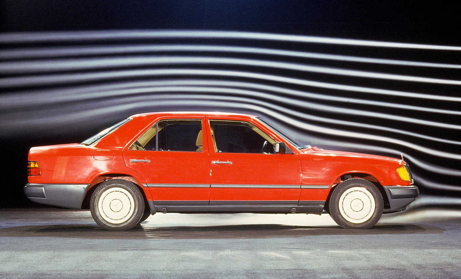 Mercedes-Benz W 124 im Windkanal