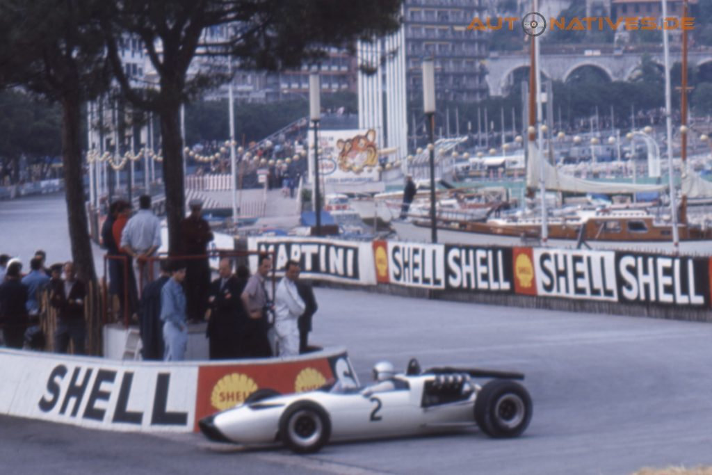 Bruce McLaren im McLaren M2B