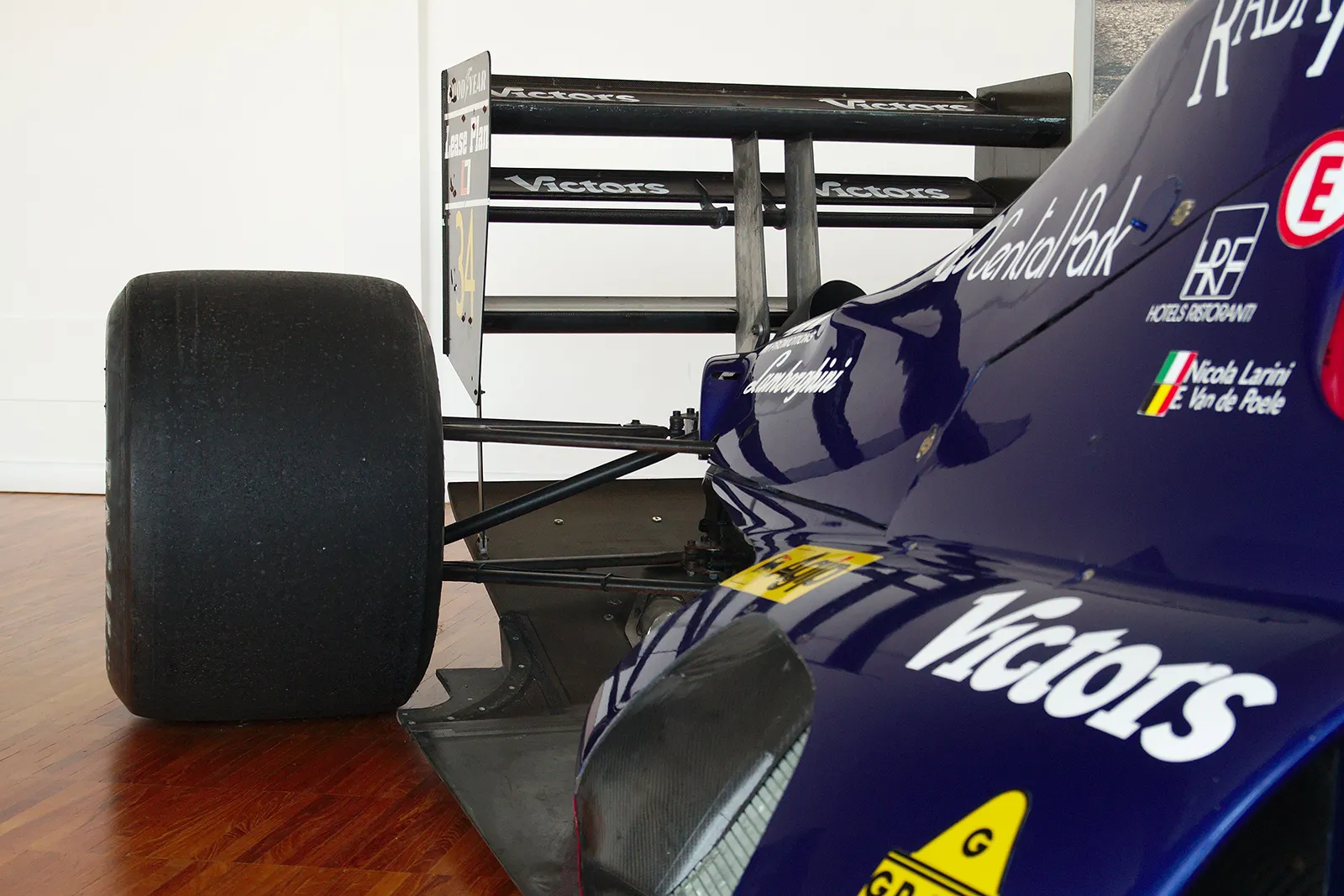 Seitenkasten des Lamborghini LE3512