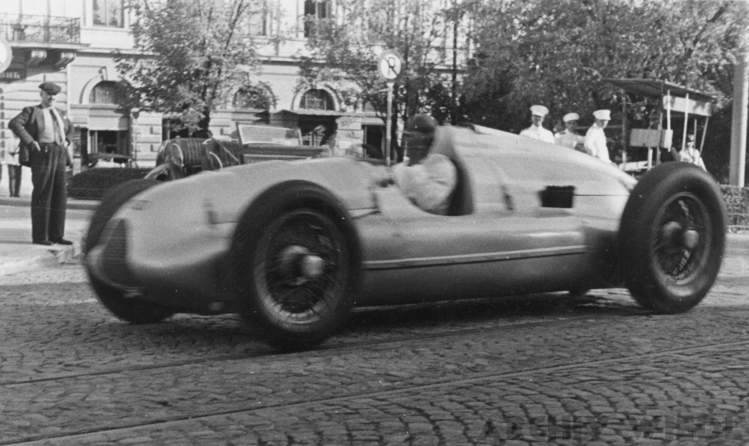 Tazio Novolari auf dem Weg zum Sieg.