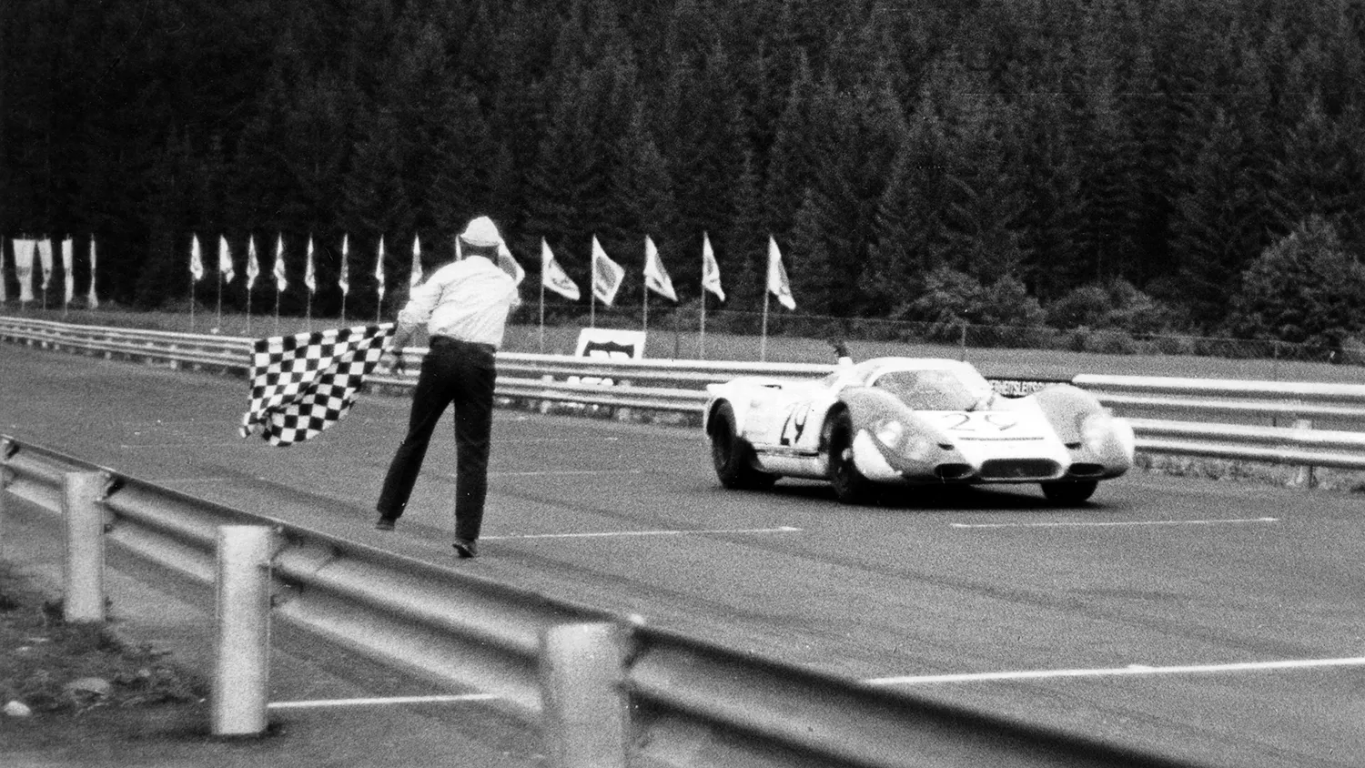 Kurt Ahrens beim Zieleinlauf 1969 im Zeltweg