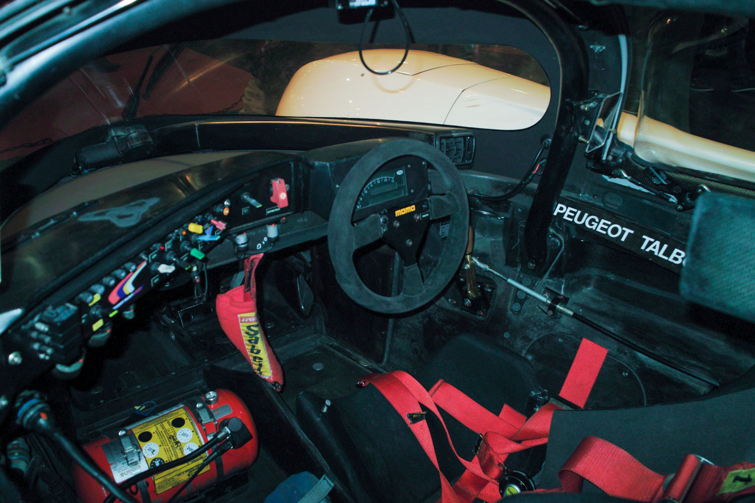 Cockpit des Peugeot 905