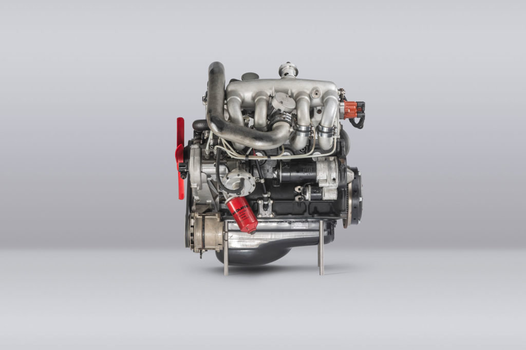 Seitenansicht des BMW M121 Turbo-Motor von 1969