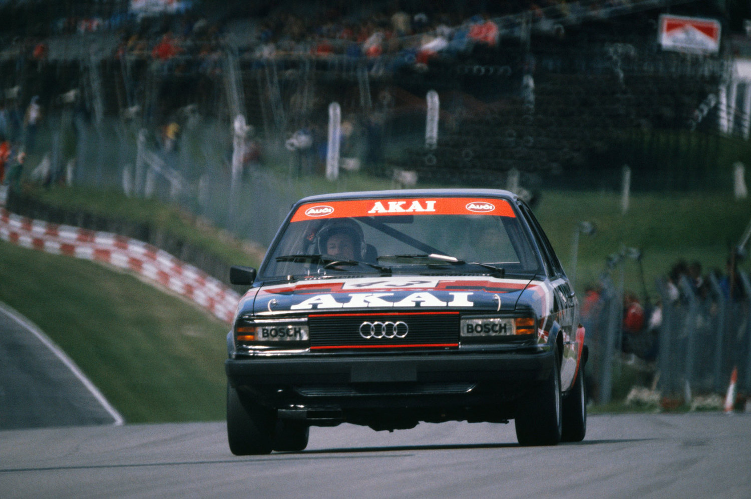 Titelbild zum Artikel:Stirling Moss und das Comeback in der British Saloon Car Championship! 
