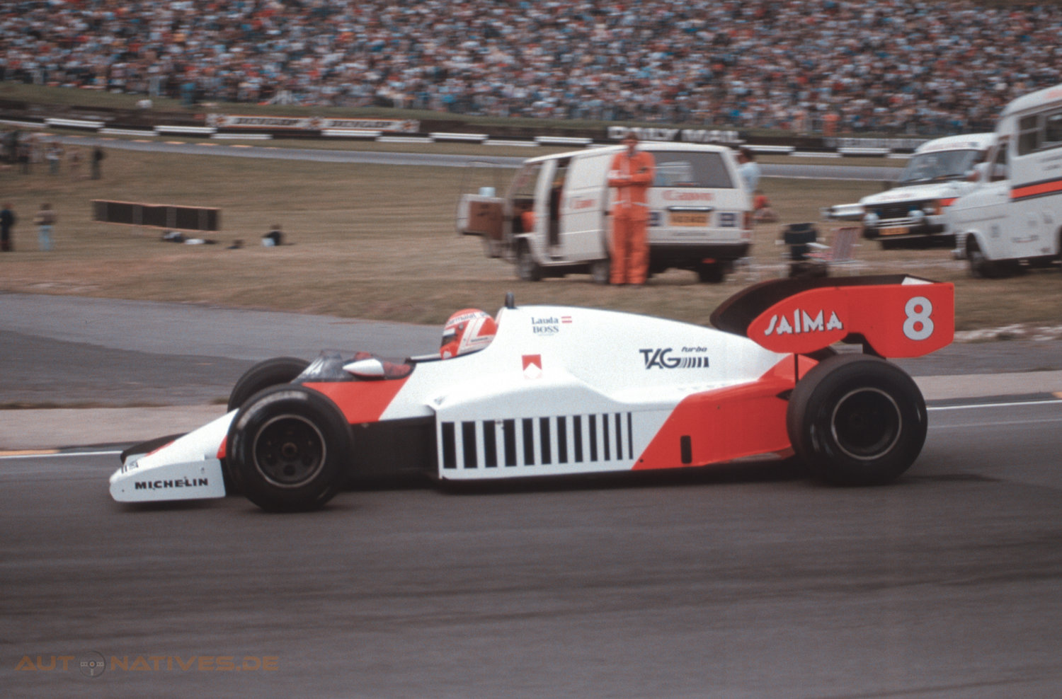 Titelbild zum Artikel:Motorsport-Rückblick: September 1984 – Action, die Disqualifikation von Tyrrell und Flugmeilen 