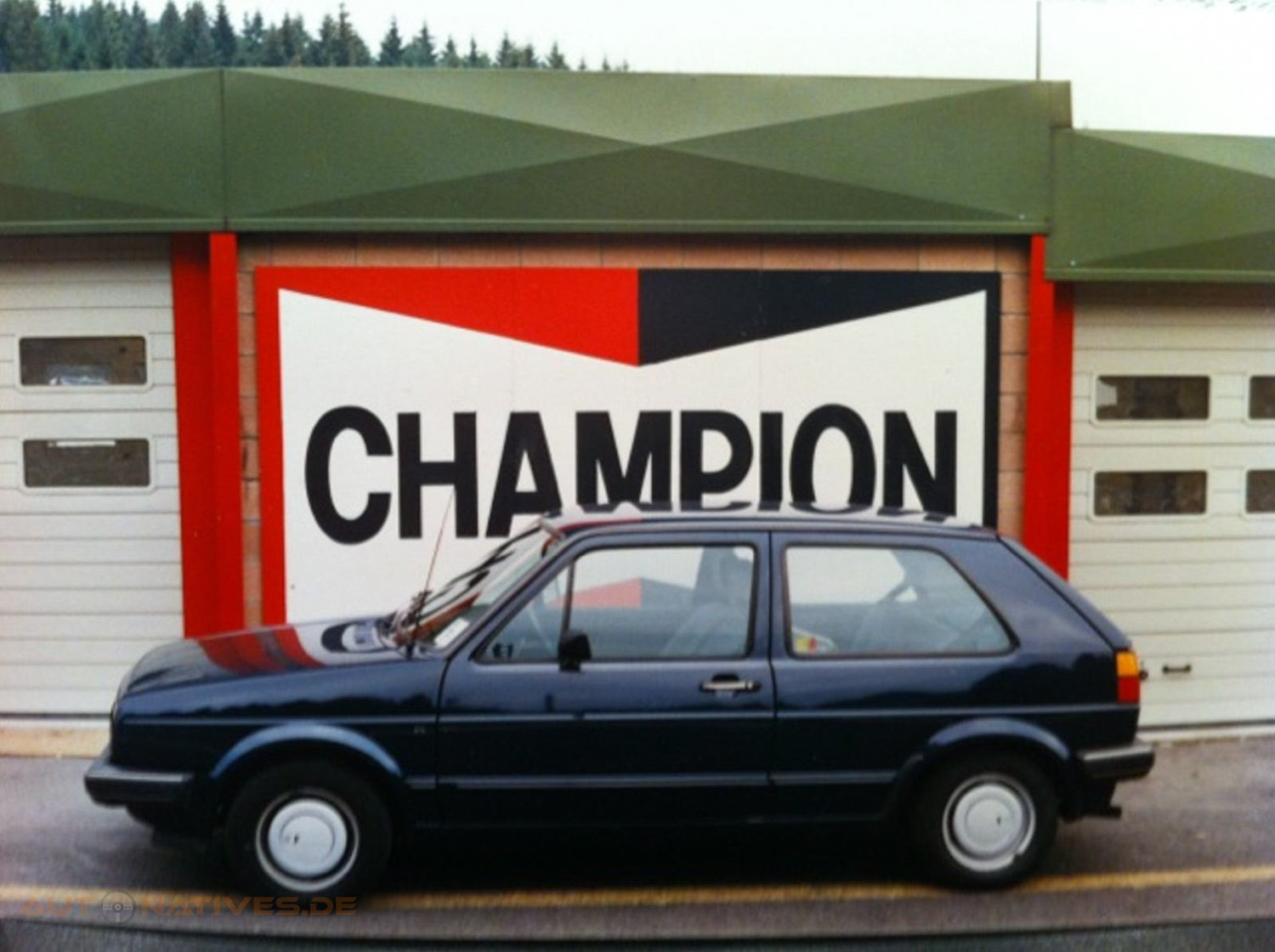 VW Golf in den Boxen von Spa-Francorchamps