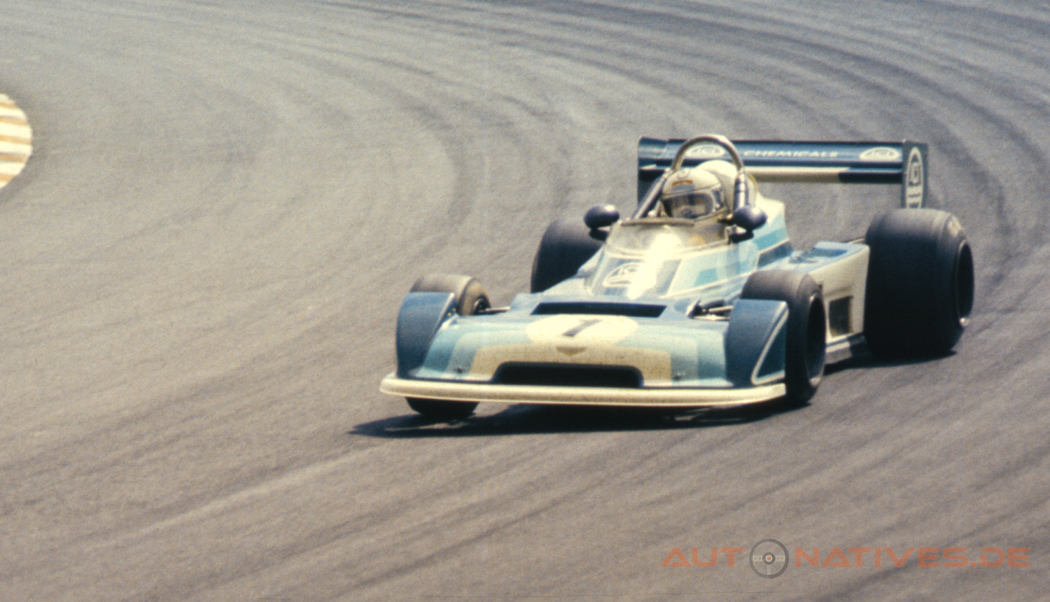 Rolf Stommelen, 1976 am Nürburgring im Chevron B35 von Fred Opert Racing.